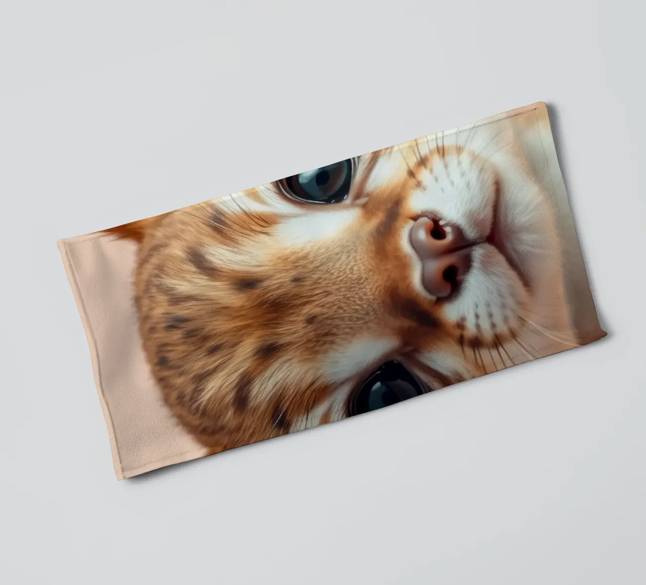 Animale giovane e carino con grandi occhi e grandi orecchie in posa asciugamano da bagno da DesignDoodle