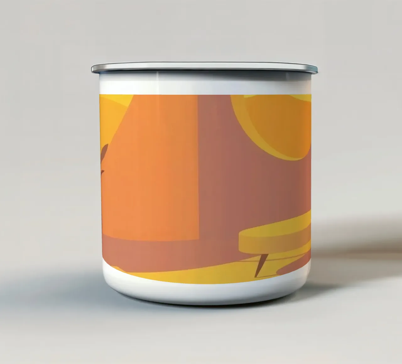 Interni accoglienti con la calda luce del sole che filtra attraverso le tende tazza in smalto da DesignDoodle