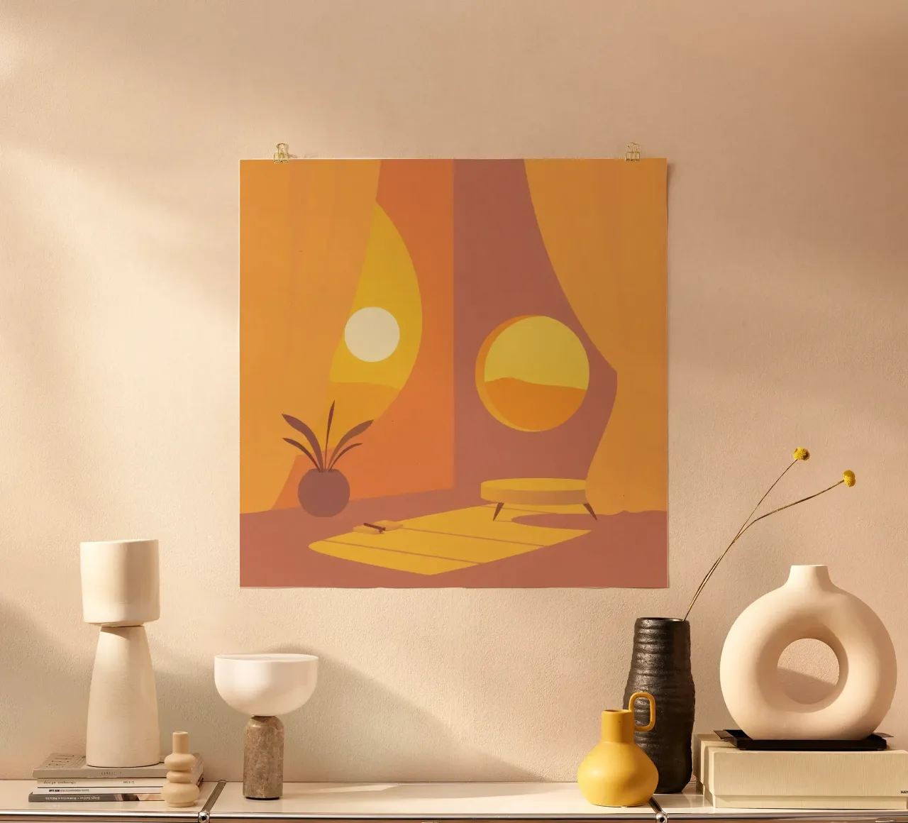 Interni accoglienti con la calda luce del sole che filtra attraverso le tende poster con telaio in plastica da DesignDoodle