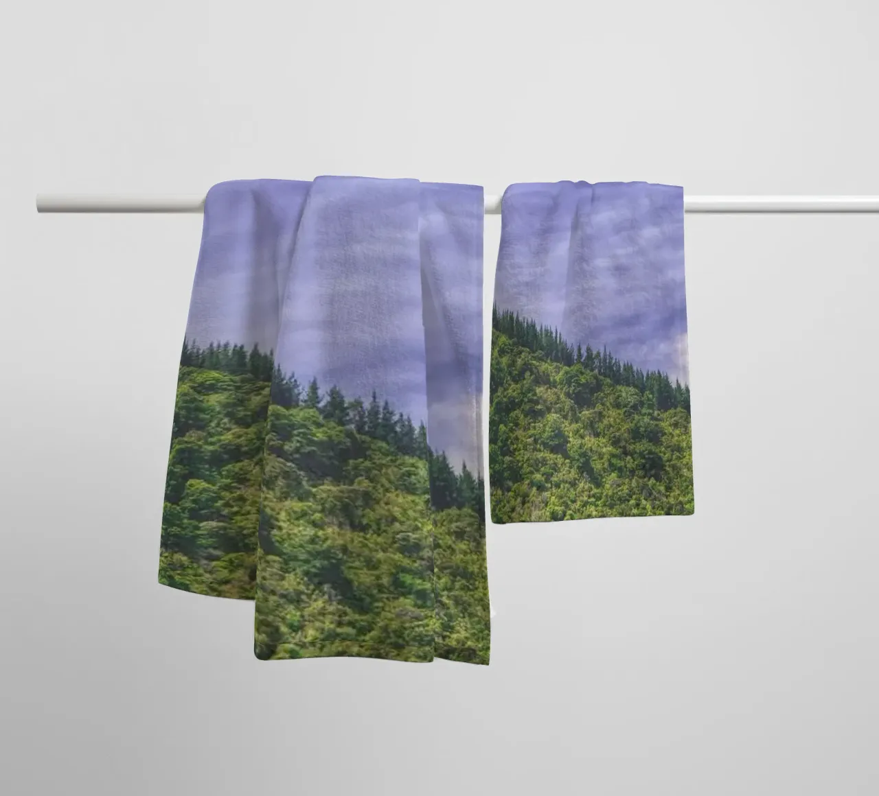 Wavy Mountains asciugamano da bagno da Nur Mut