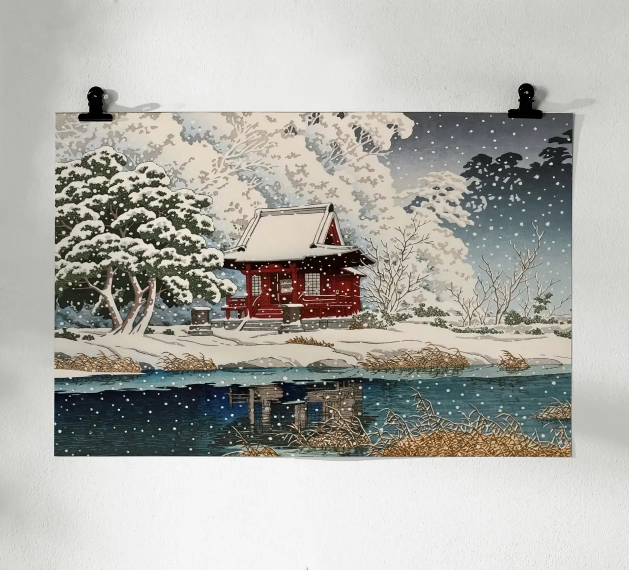 Ukiyo-e: paesaggio, Neve all'ingresso del santuario Benten, Hasui poster con telaio in legno da Aesthetic Muse