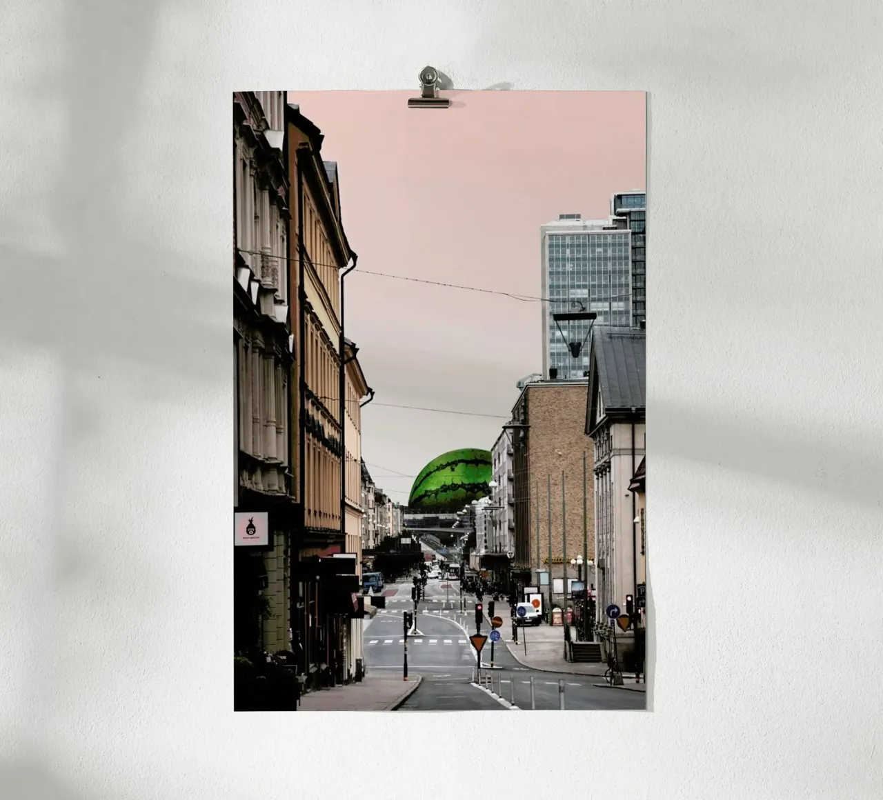 Götgatan poster con telaio in alluminio da Lemon-apes