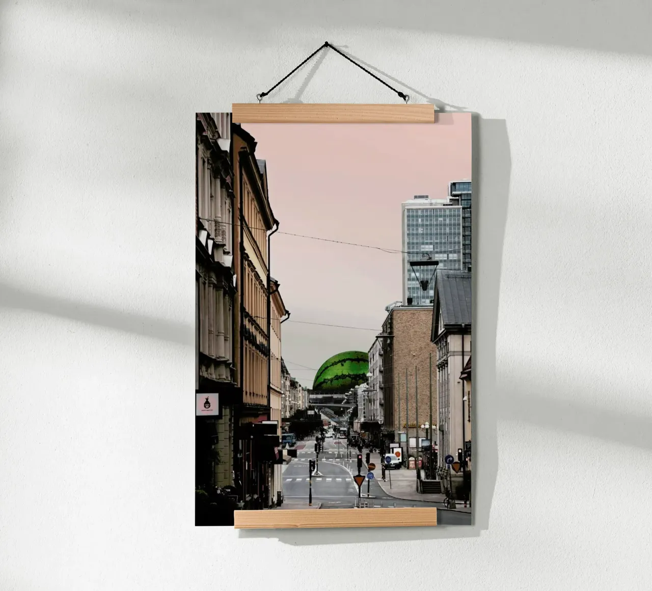 Götgatan poster con telaio in alluminio da Lemon-apes