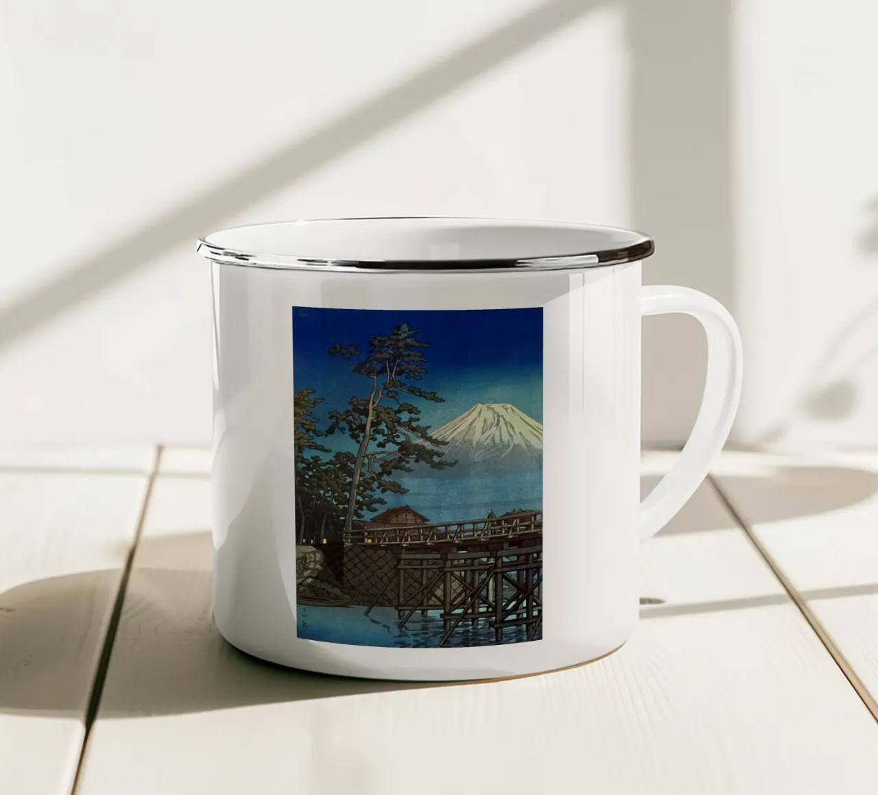 Ukiyo-e: Mt. Fuji bij maanlicht, Kawaibashi brug, Hasui emaille mok van Aesthetic Muse