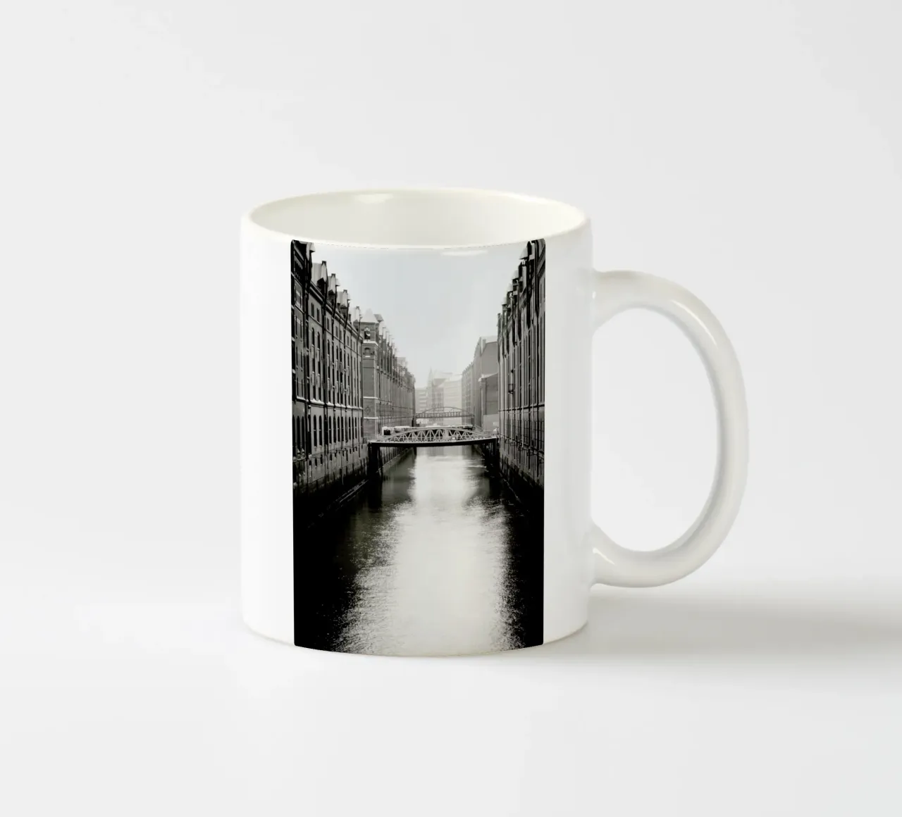 Quartiere dei magazzini Amburgo II - Speicherstadt Amburgo tazza in ceramica da Anja Hebrank Photography