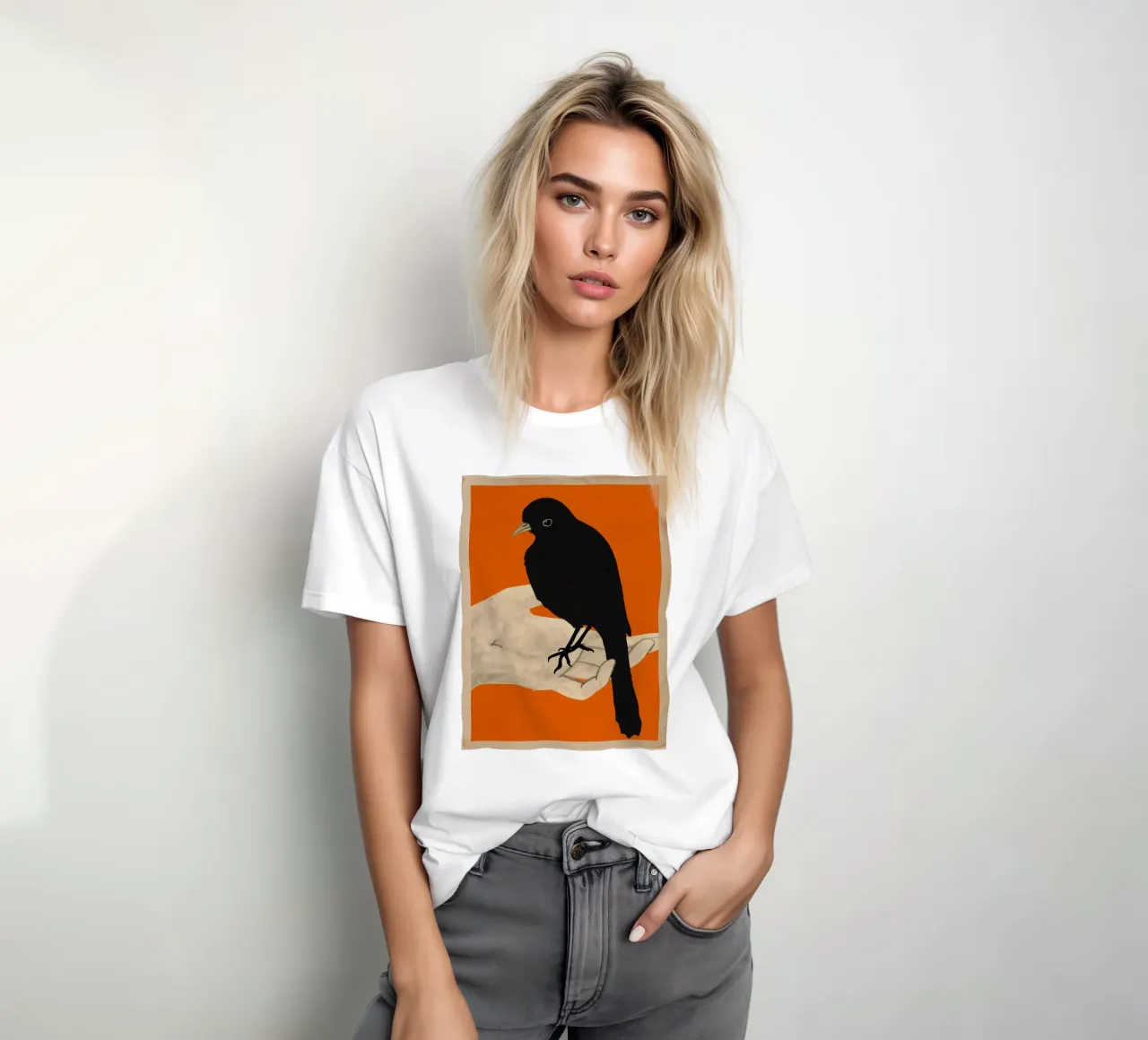 Uccello in mano 5 t-shirt da ThingDesign
