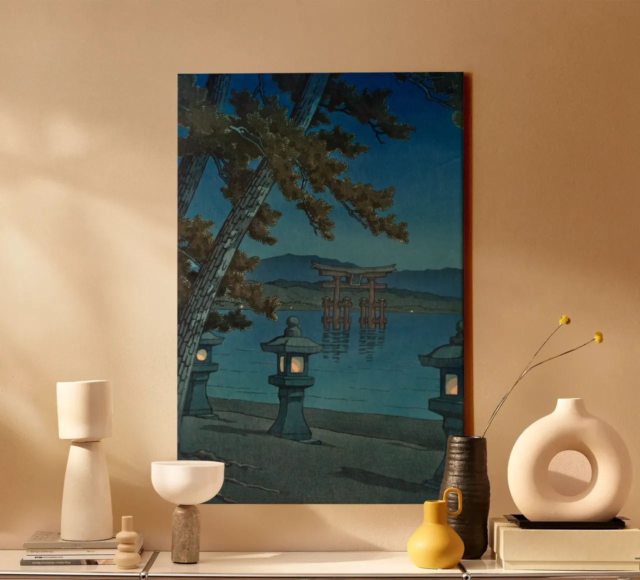 Ukiyo-e: Paesaggio giapponese, Notte di luna a Miyajima Hasui tela con Cornice a cassetta da Aesthetic Muse