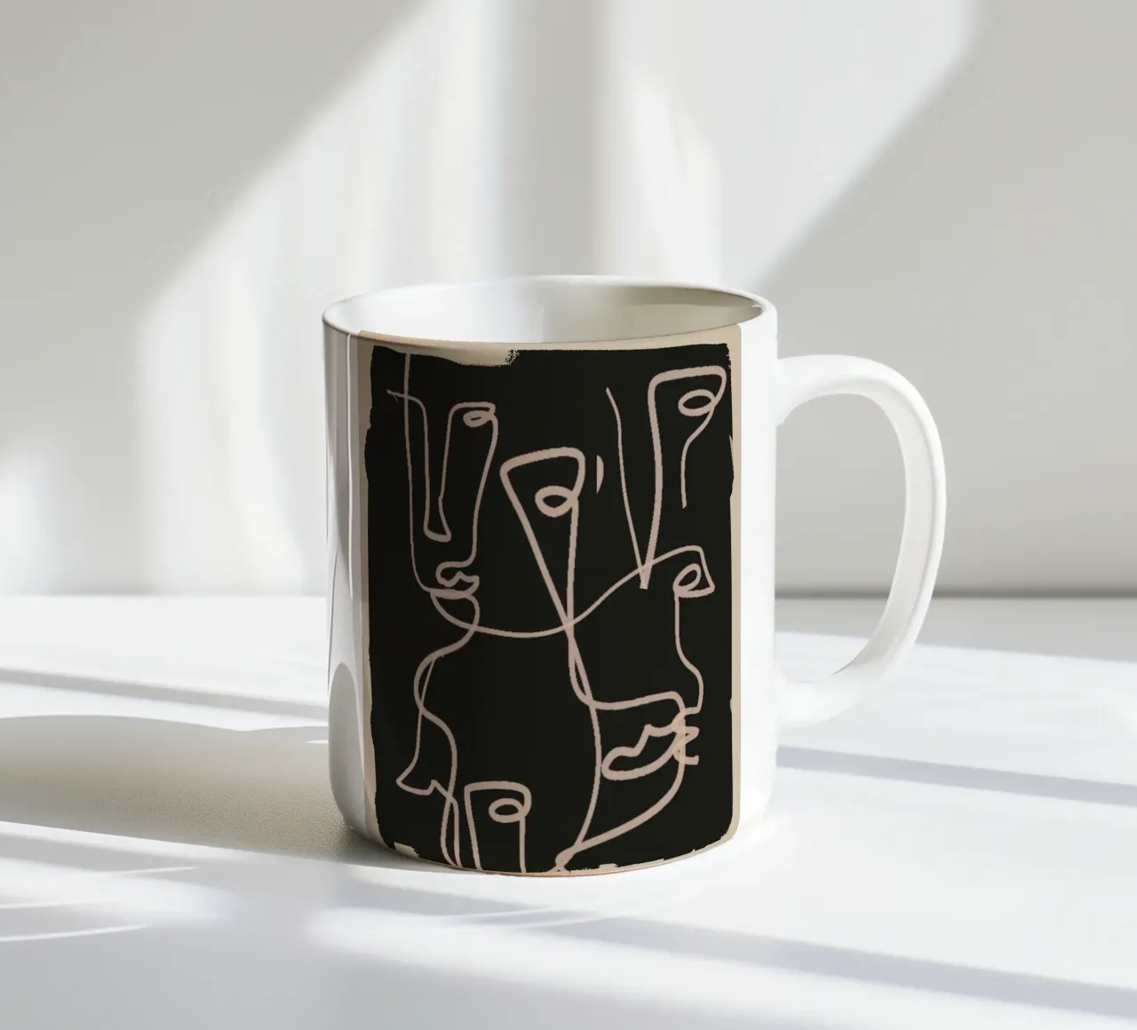 Line art astratta minimale 4 tazza in ceramica da ThingDesign