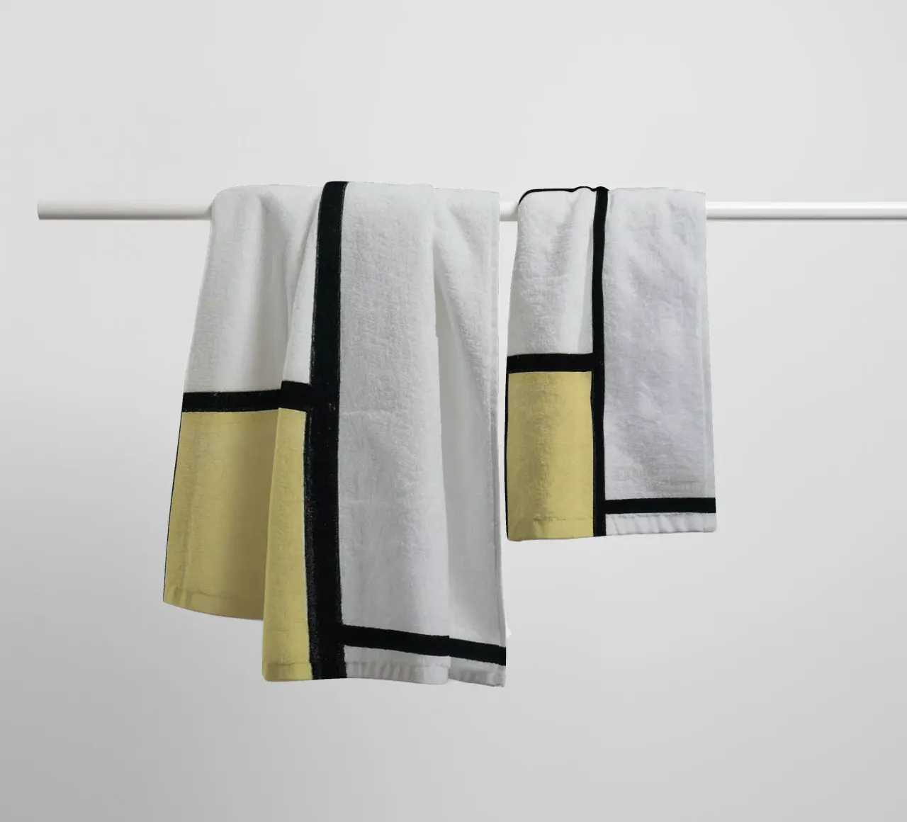 Piet Mondrian - Composition avec bleu, rouge, jaune, noir serviette de bain de William Store