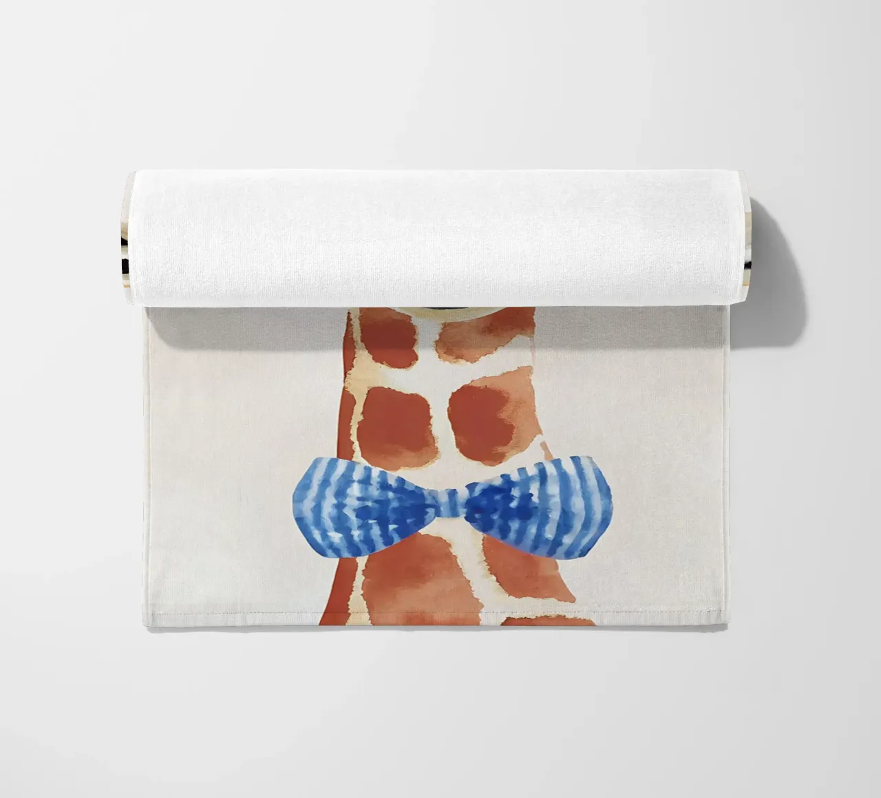 Giraffa gentile con fiocco telo mare da KidzStudio