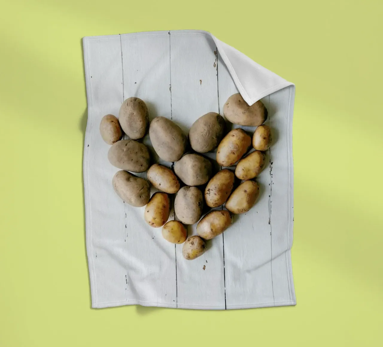 Kartoffelherz fleece blanket by Eat this