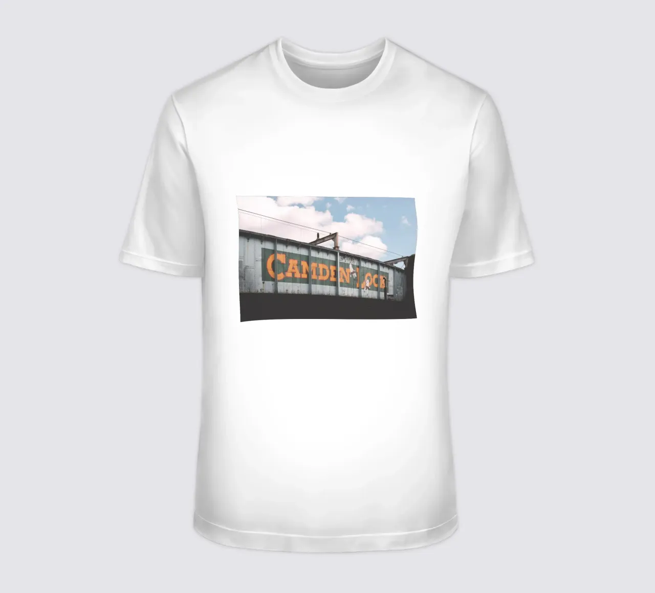 Londra, Inghilterra I Ponte industriale urbano di Camden t-shirt da Julie Travel Photography