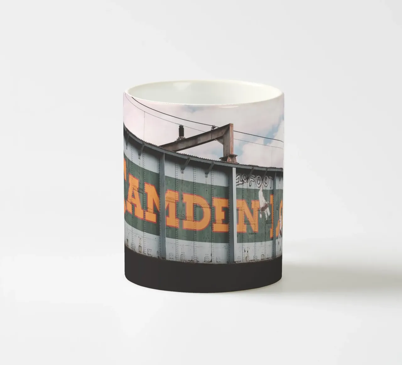 Londra, Inghilterra I Ponte industriale urbano di Camden tazza in ceramica da Julie Travel Photography