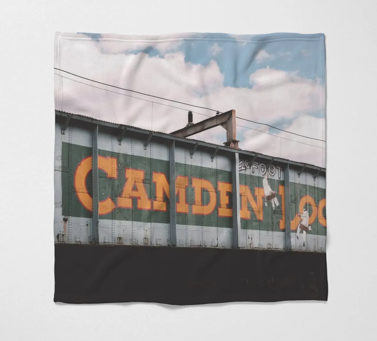 Londra, Inghilterra I Ponte industriale urbano di Camden coperta in pile da Julie Travel Photography