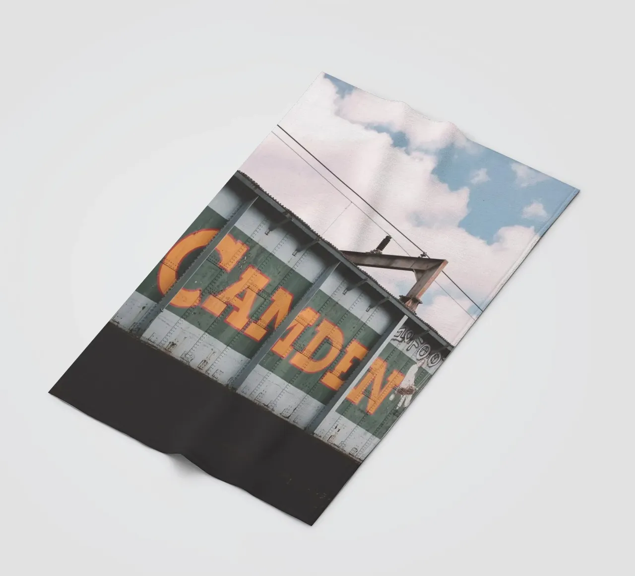 Londra, Inghilterra I Ponte industriale urbano di Camden coperta in pile da Julie Travel Photography