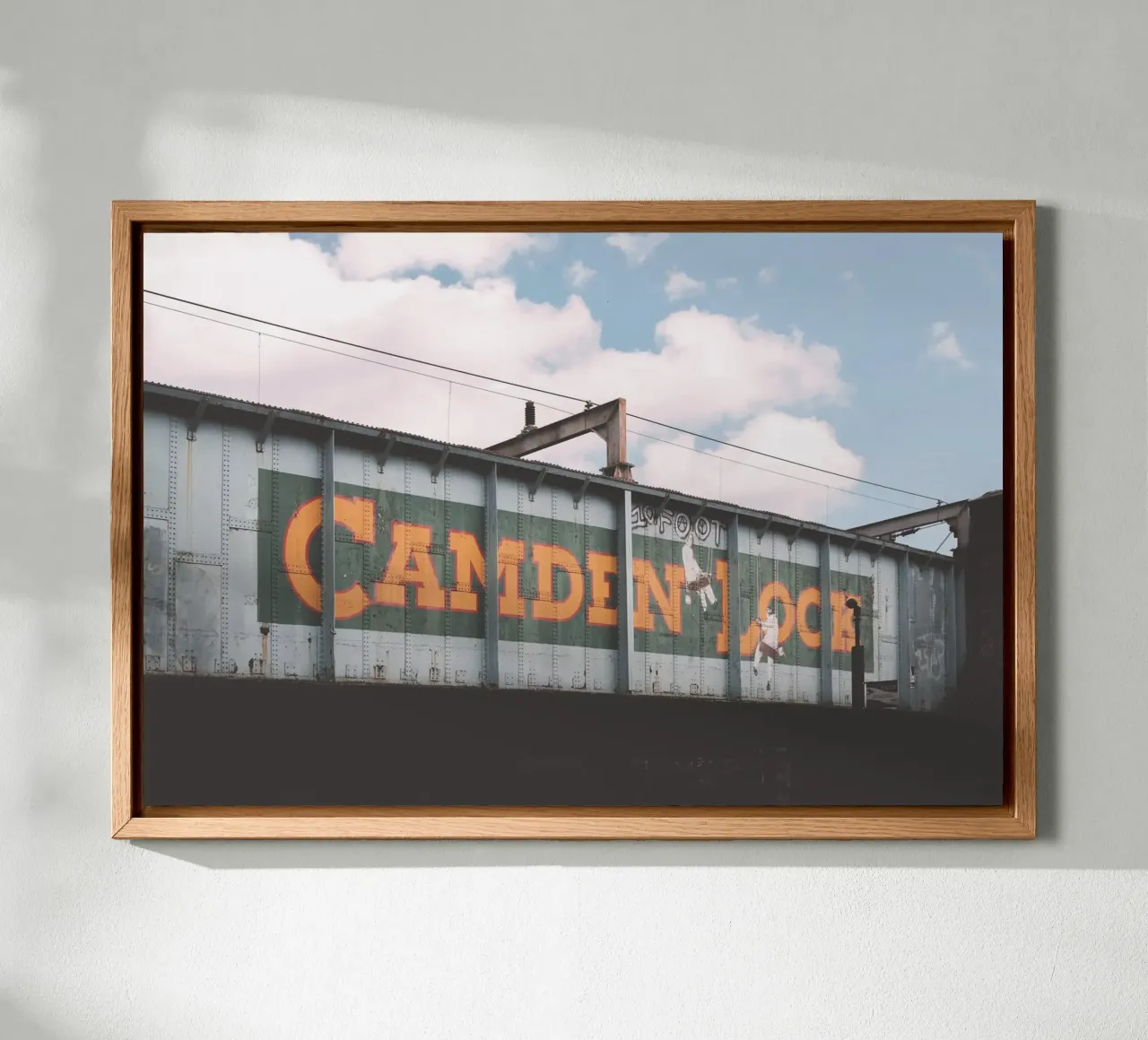 Londra, Inghilterra I Ponte industriale urbano di Camden tela con Cornice a cassetta da Julie Travel Photography