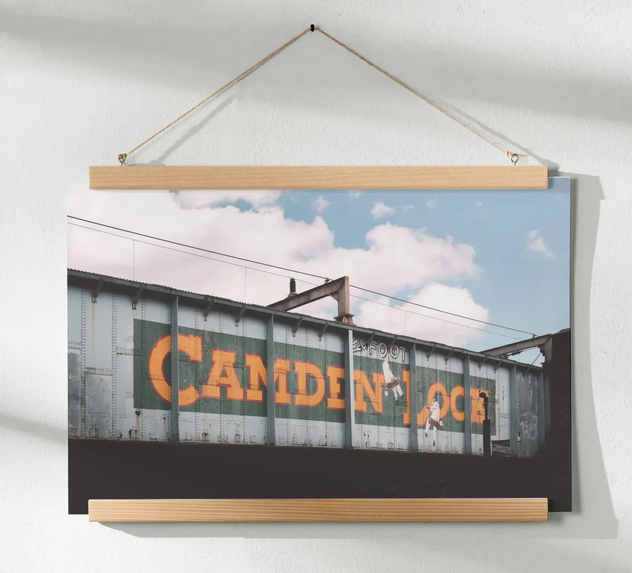Londra, Inghilterra I Ponte industriale urbano di Camden poster con telaio in alluminio da Julie Travel Photography