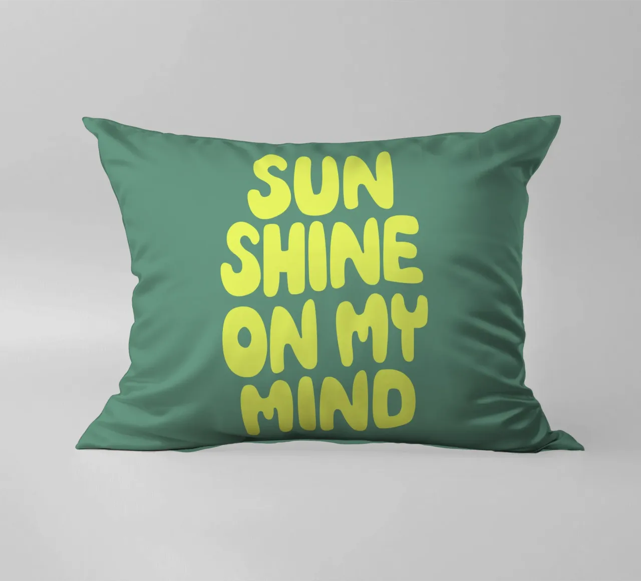 Sun Shine on My Mind Typographie optimiste et heureuse en jaune coussin de THE MOTIVATED TYPE