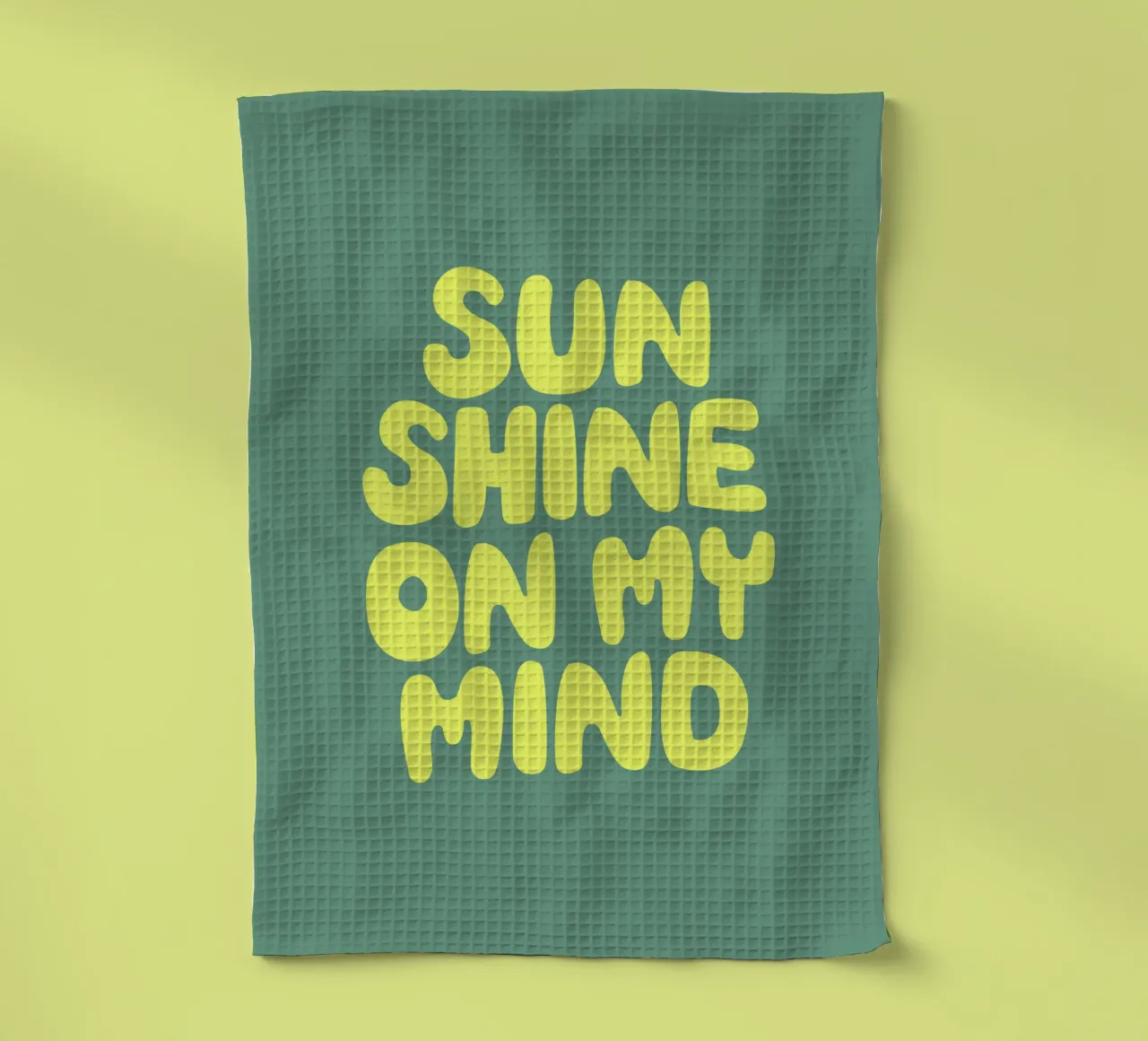 Sun Shine on My Mind Typographie optimiste et heureuse en jaune torchon de THE MOTIVATED TYPE