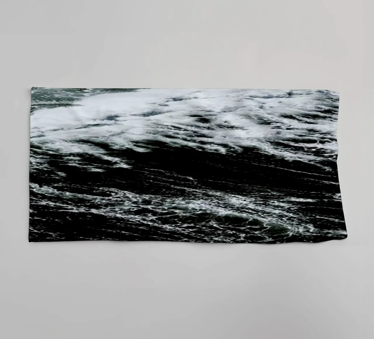 Beach Sea Pattern 2 asciugamano da bagno da Chris Abatzis