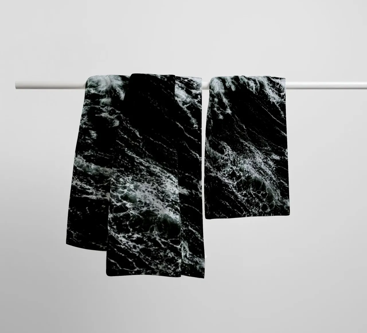 Beach Sea Pattern 2 asciugamano da bagno da Chris Abatzis