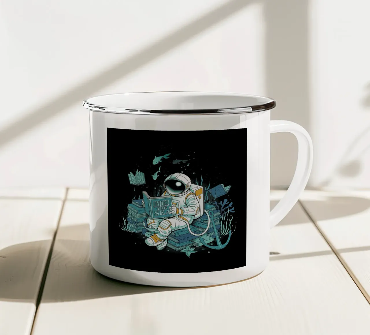 A reader lives a thousand lives - Cosmonaut Under The Sea tazza in smalto da Tobe Fonseca