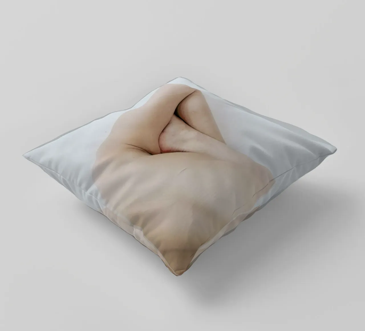 Body Studies Triangle cuscino da Chris Abatzis