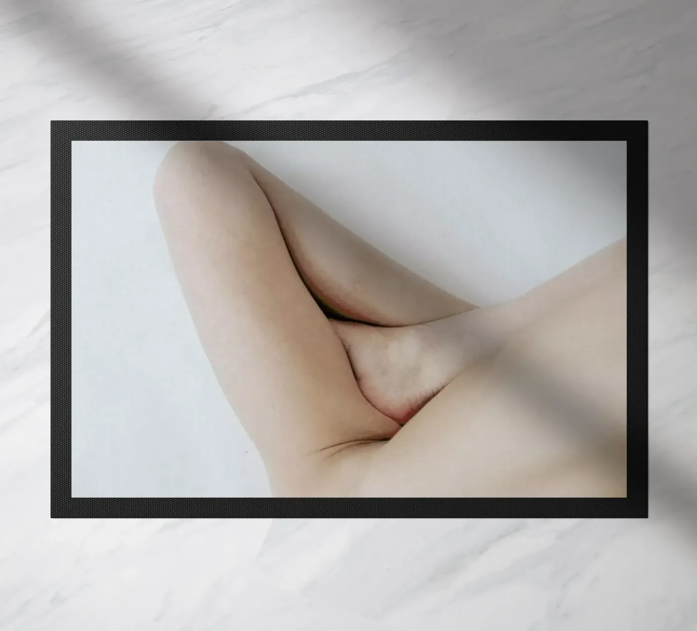 Body Studies Triangle Fußmatte von Chris Abatzis