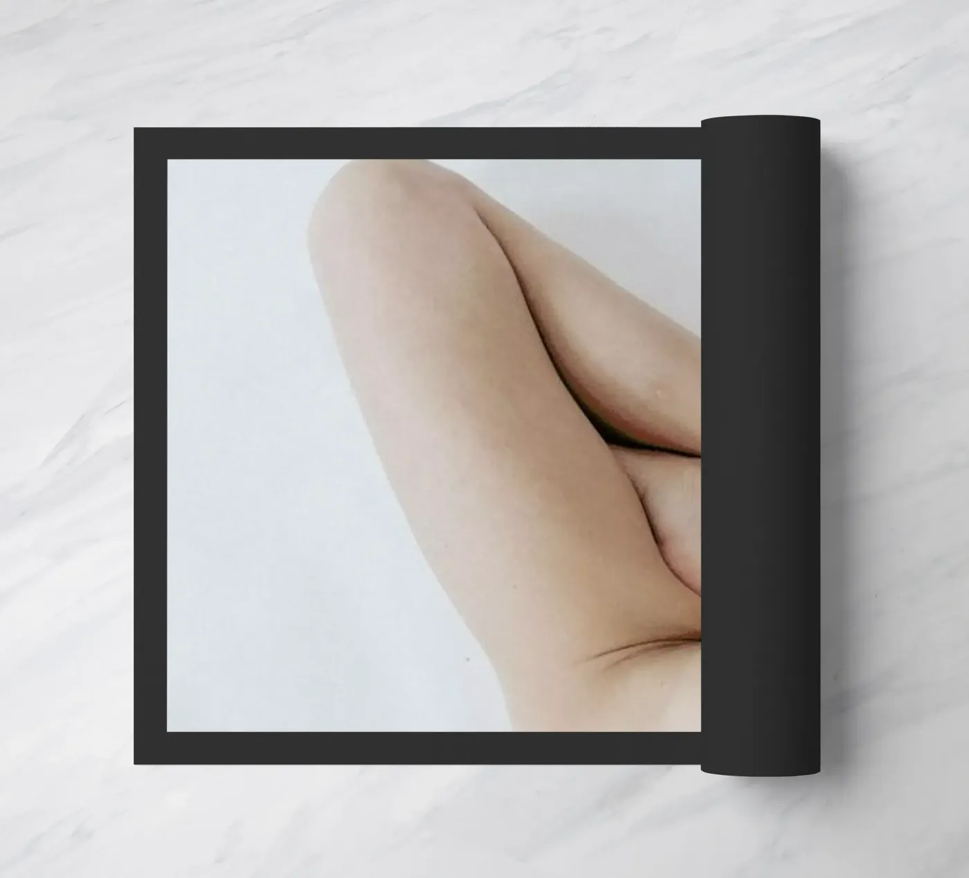 Body Studies Triangle Fußmatte von Chris Abatzis