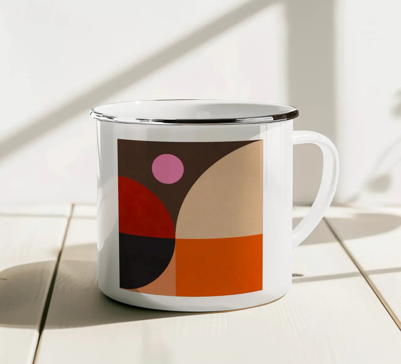 Composizione geometrica audace di ispirazione Bauhaus e Mid Mod 2/2 tazza in smalto da Dominique Vari Abstract