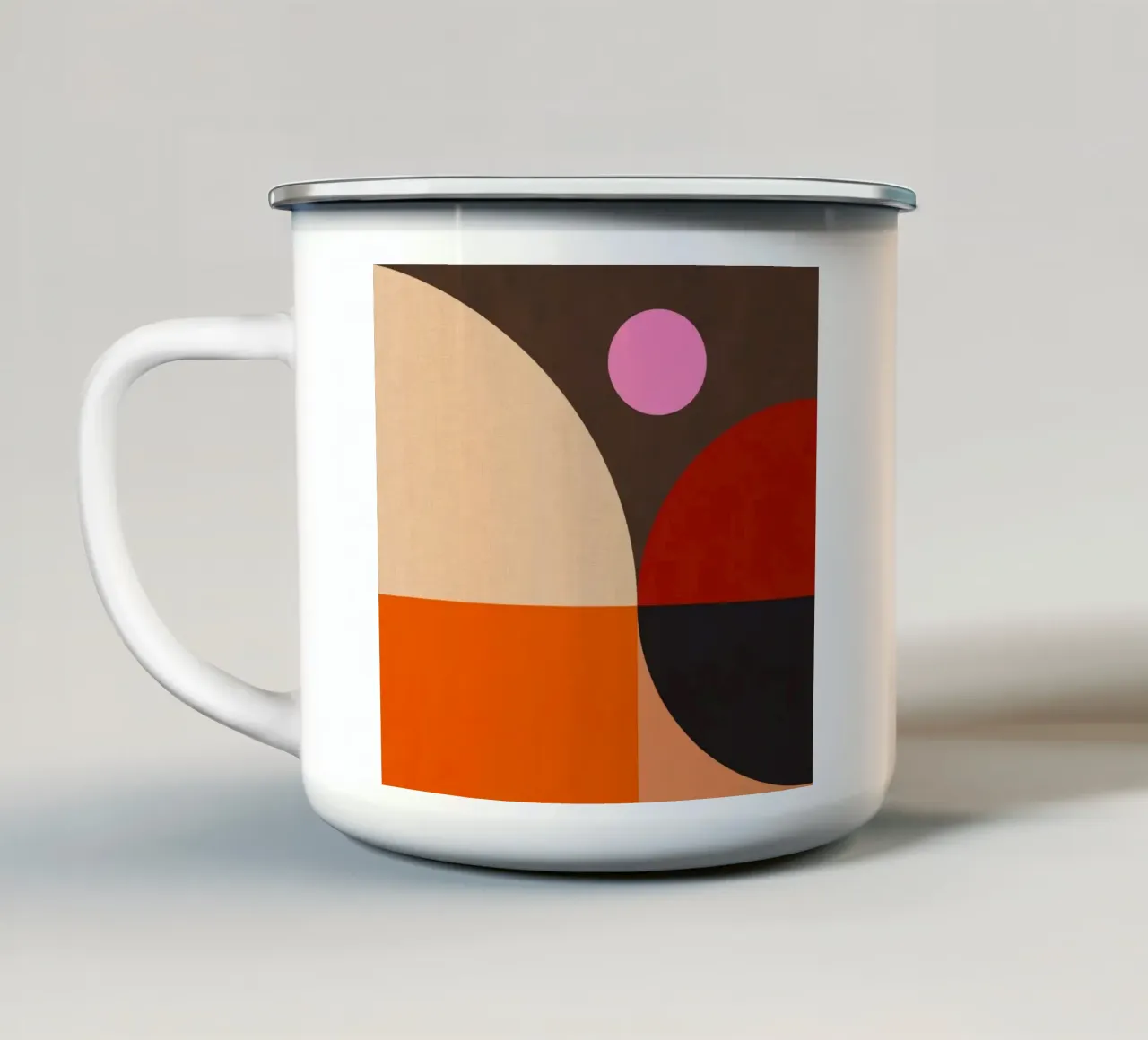 Composizione geometrica audace di ispirazione Bauhaus e Mid Mod 2/2 tazza in smalto da Dominique Vari Abstract