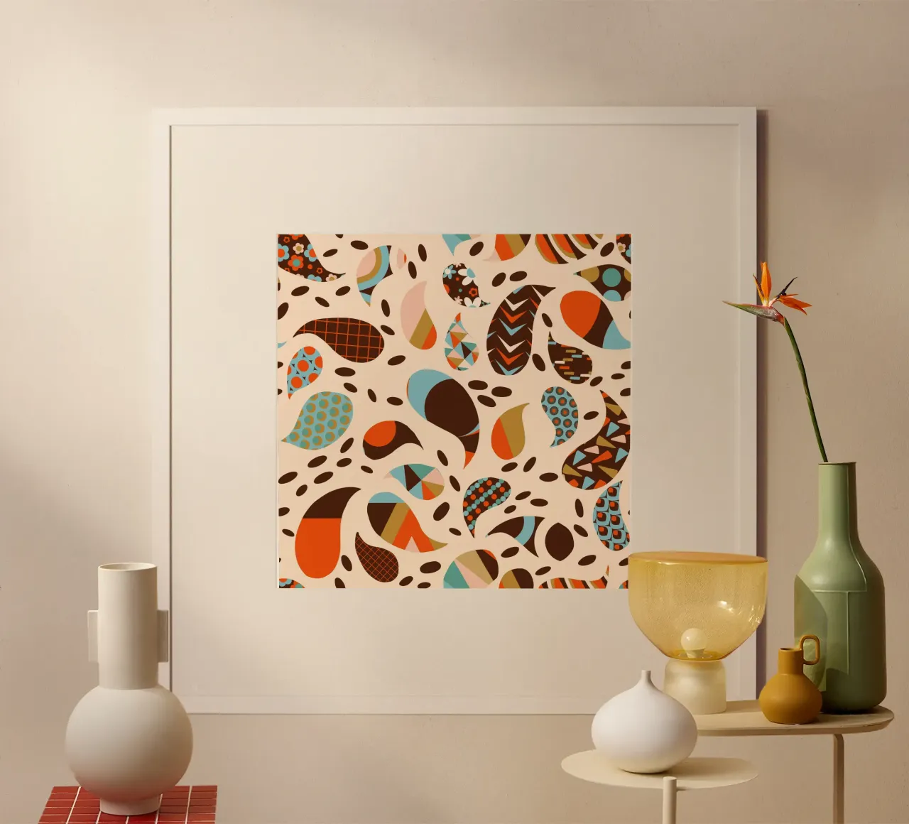 Retro Boho Patchwork Paisley Beige - Cálido Mid-Century Modern poster con marco de aluminio de susanacosta