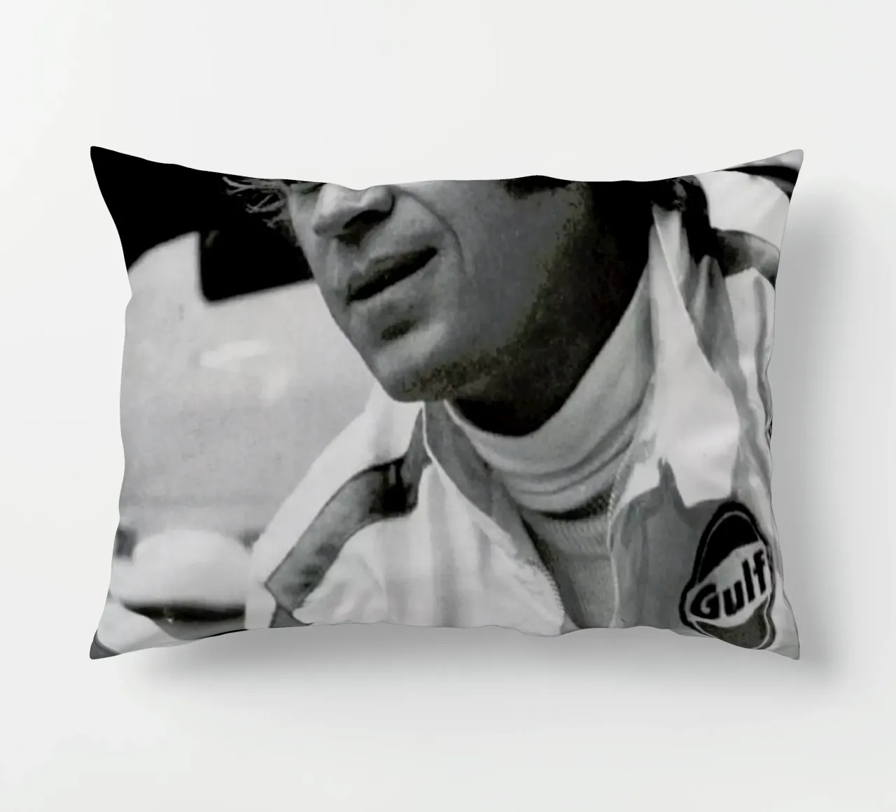 Steve McQueen in Le Mans, 1971 cuscino da Gallery Print and Art Limited