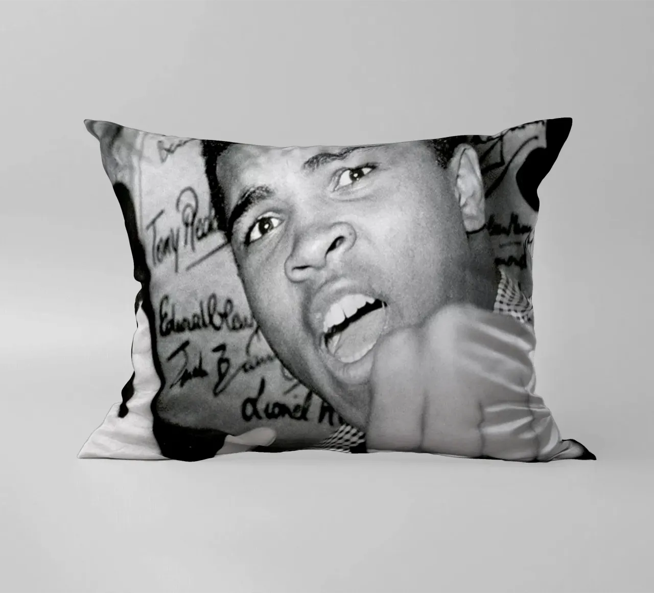 Muhammad Ali - The Greatest cuscino da Gallery Print and Art Limited