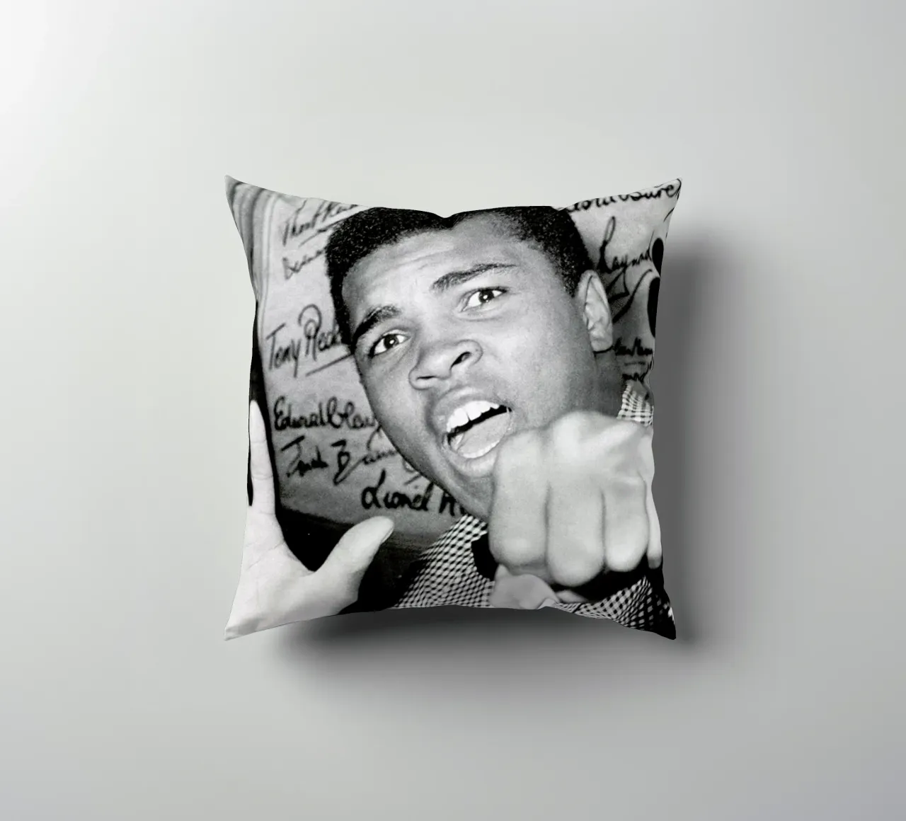 Muhammad Ali - The Greatest cuscino da Gallery Print and Art Limited