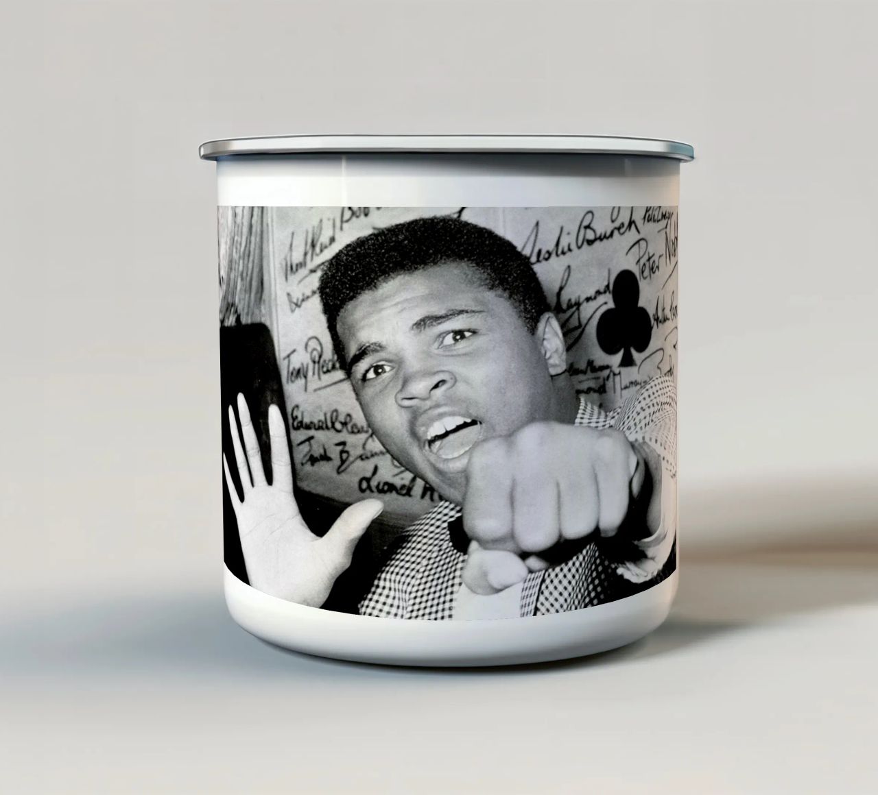 Muhammad Ali - The Greatest tazza in smalto da Gallery Print and Art Limited