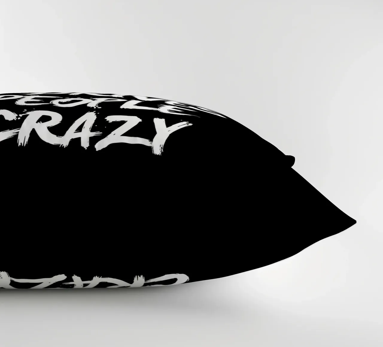 Essere felici fa impazzire le persone cuscino da THE MOTIVATED TYPE