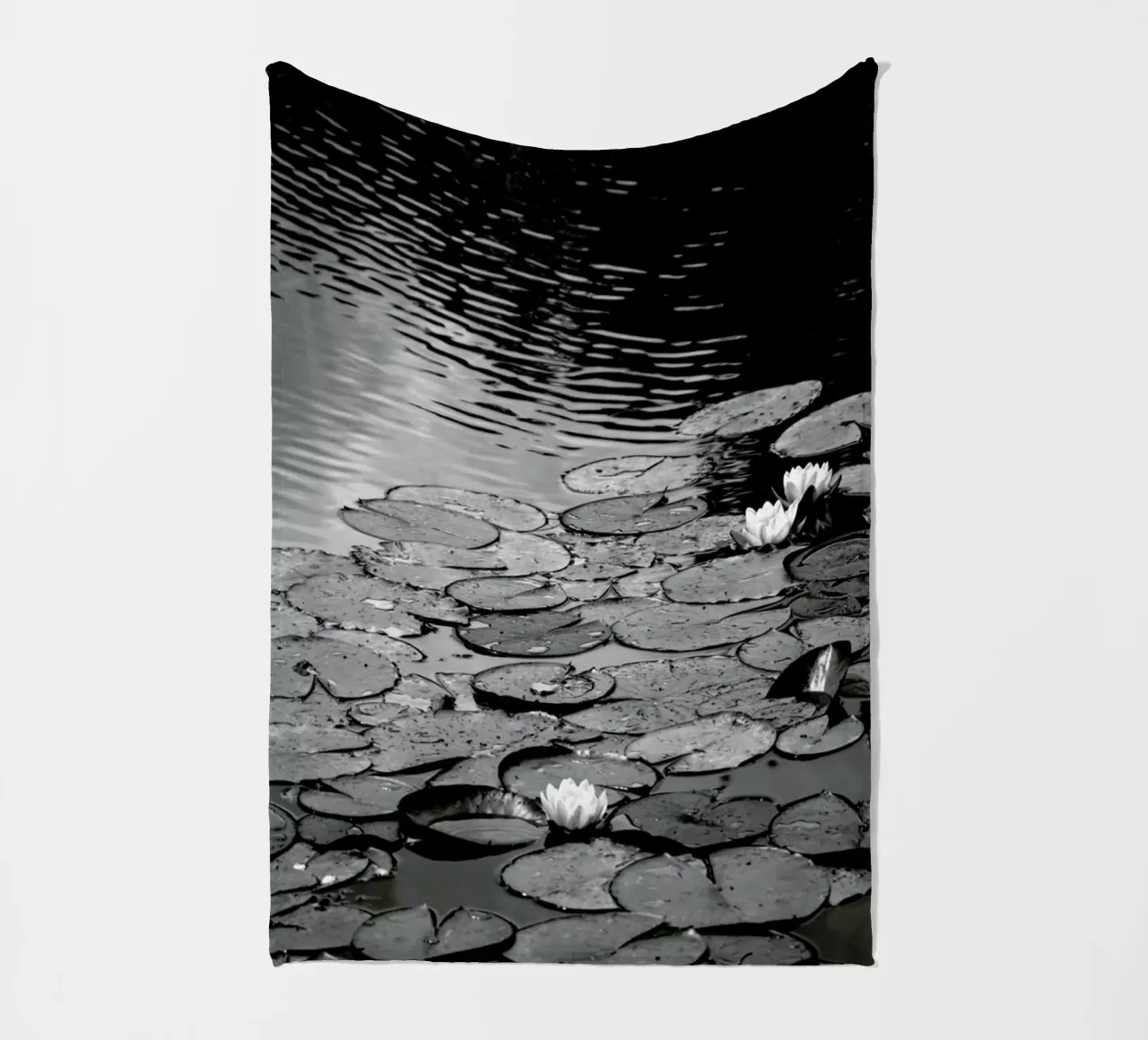 Floating on the Water coperta in pile da Studio Nahili