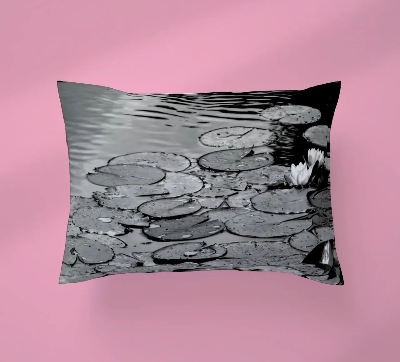 Floating on the Water cuscino da Studio Nahili