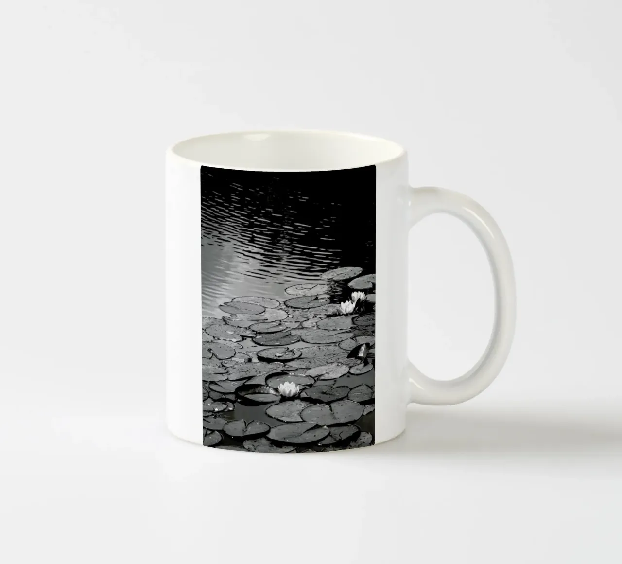 Floating on the Water tazza in ceramica da Studio Nahili
