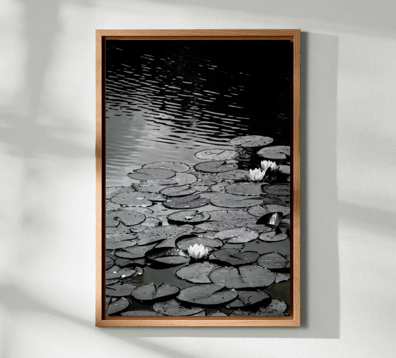 Floating on the Water tela con Cornice a cassetta da Studio Nahili