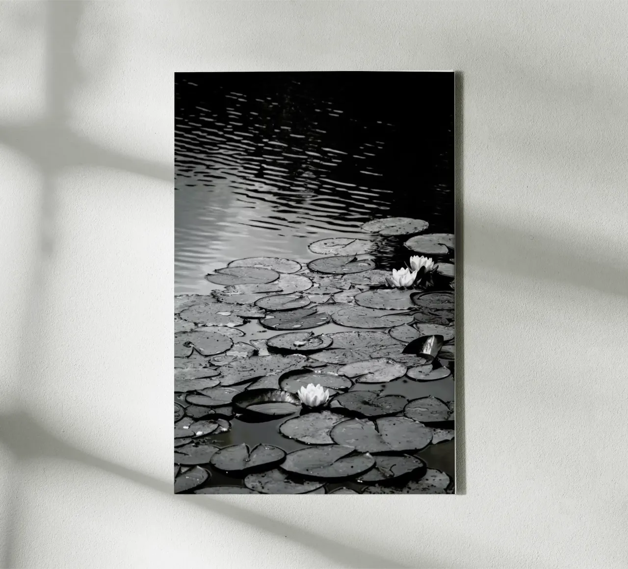 Floating on the Water tela con Cornice a cassetta da Studio Nahili