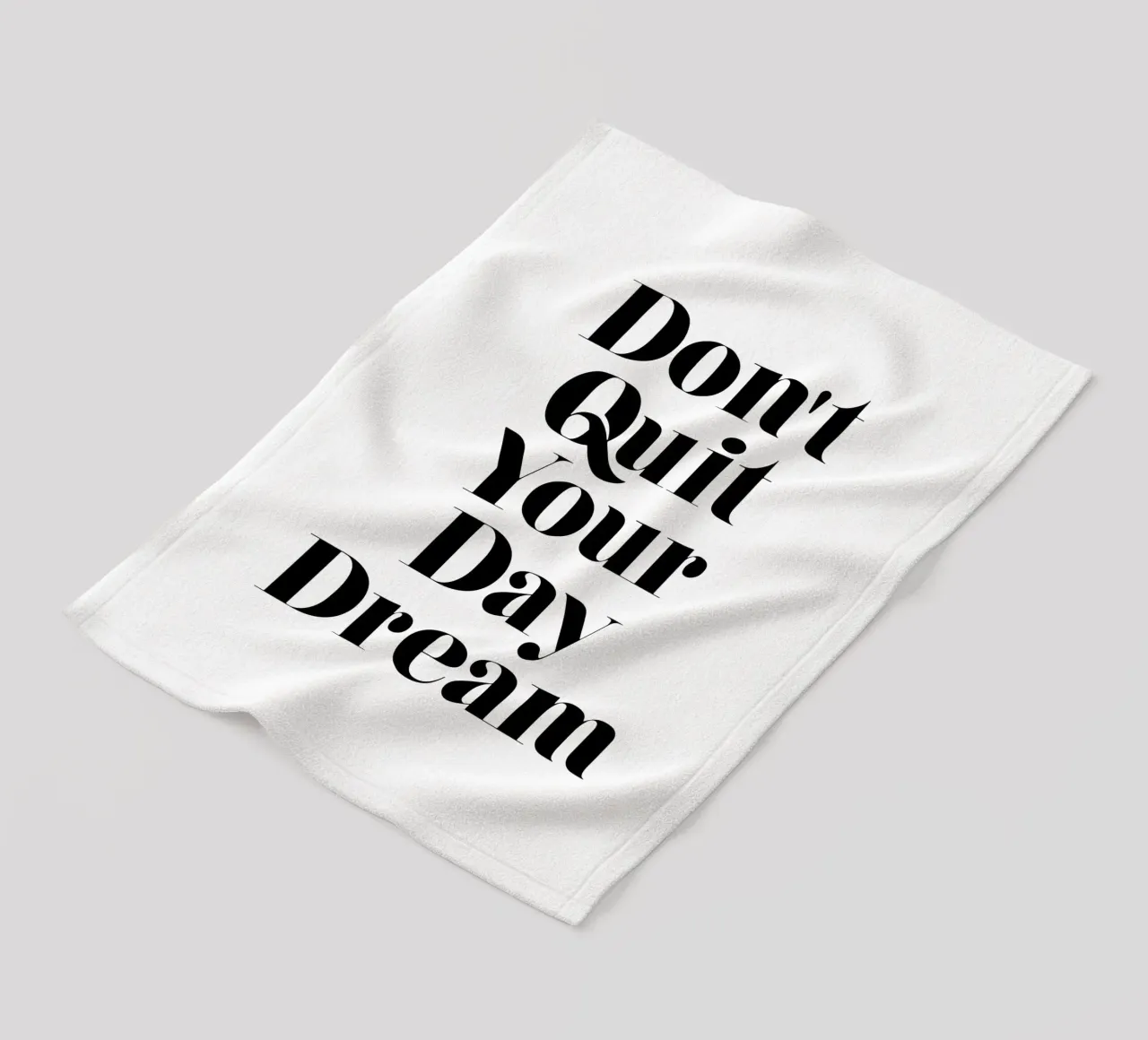 Don't Quit Your Daydream Design tipografico in caratteri neri coperta in pile da THE MOTIVATED TYPE