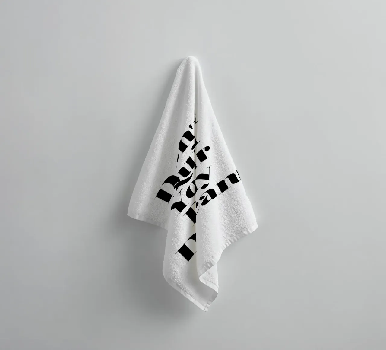 Don't Quit Your Daydream Design tipografico in caratteri neri asciugamano da bagno da THE MOTIVATED TYPE