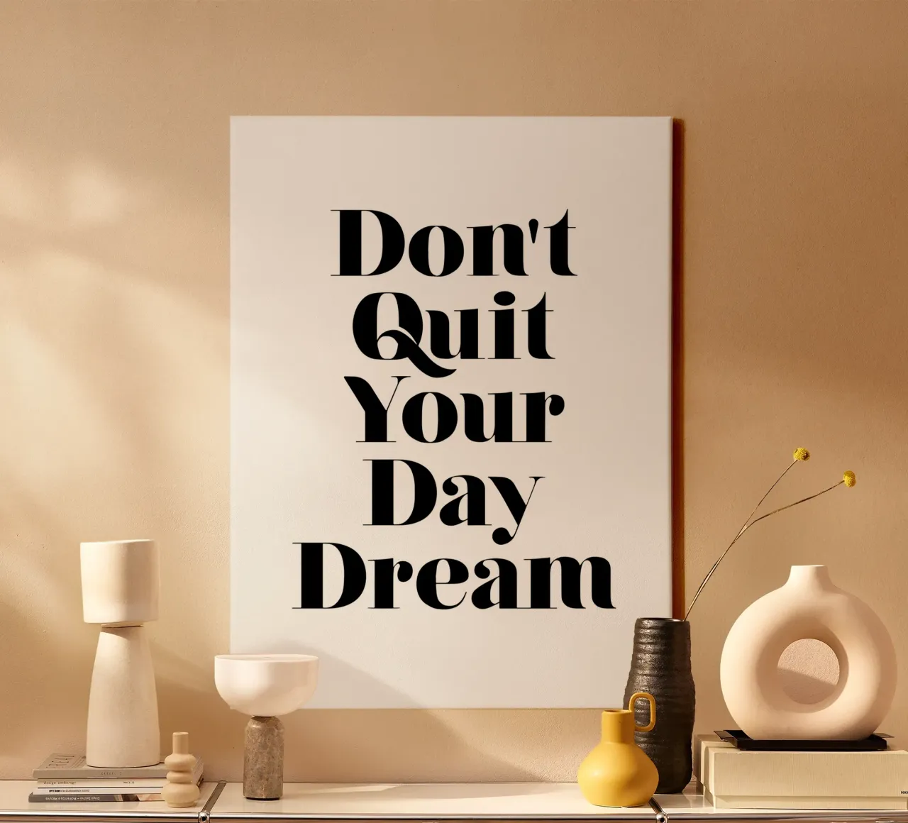 Don't Quit Your Daydream Design tipografico in caratteri neri tela con Cornice a cassetta da THE MOTIVATED TYPE
