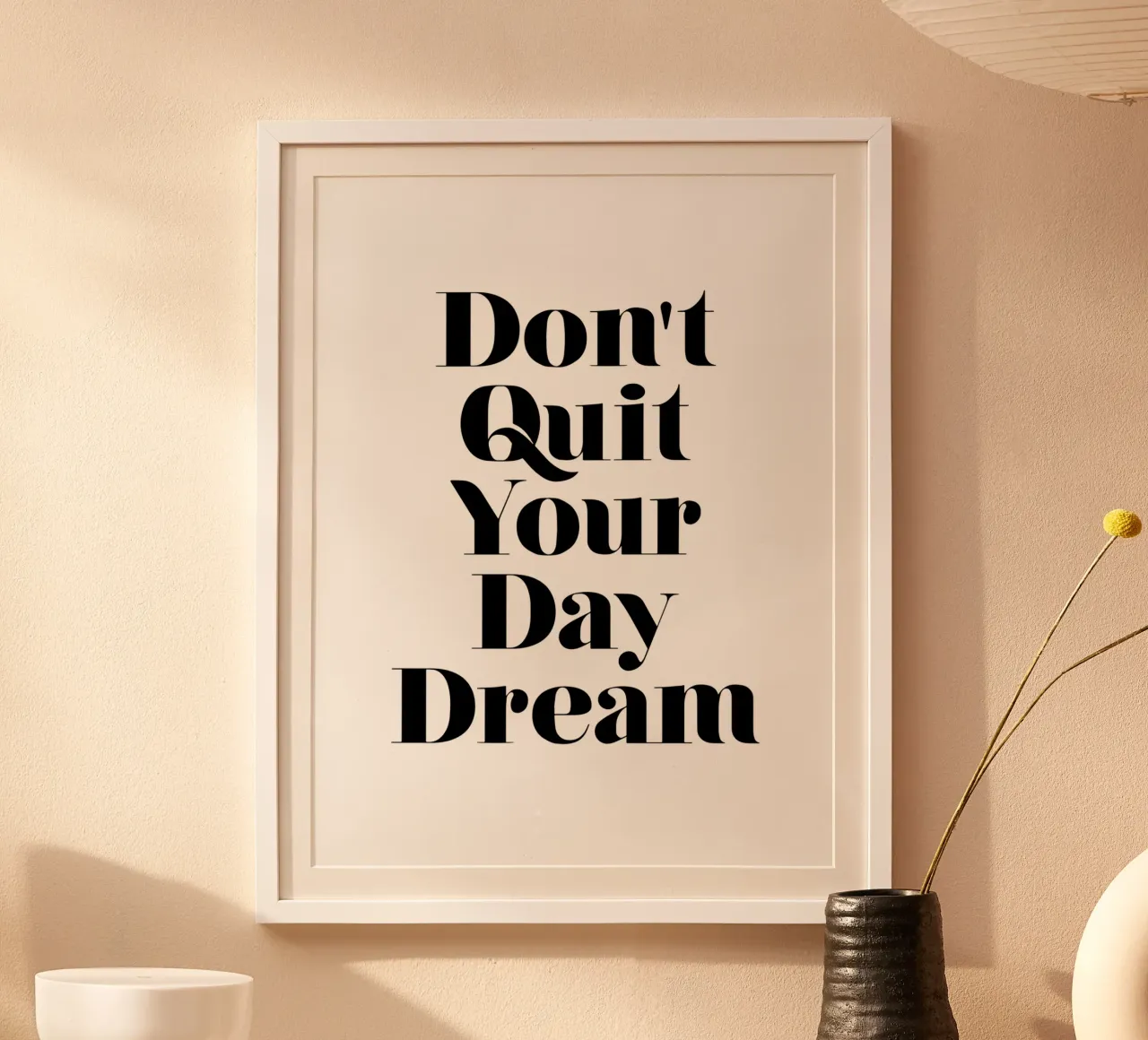 Don't Quit Your Daydream Design tipografico in caratteri neri carta hahnemühle da THE MOTIVATED TYPE
