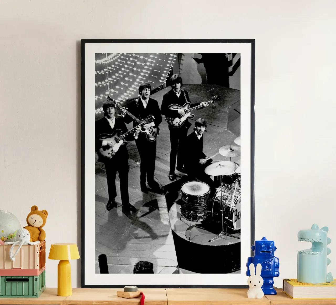 The Beatles, 1966 poster con telaio in plastica da Gallery Print and Art Limited