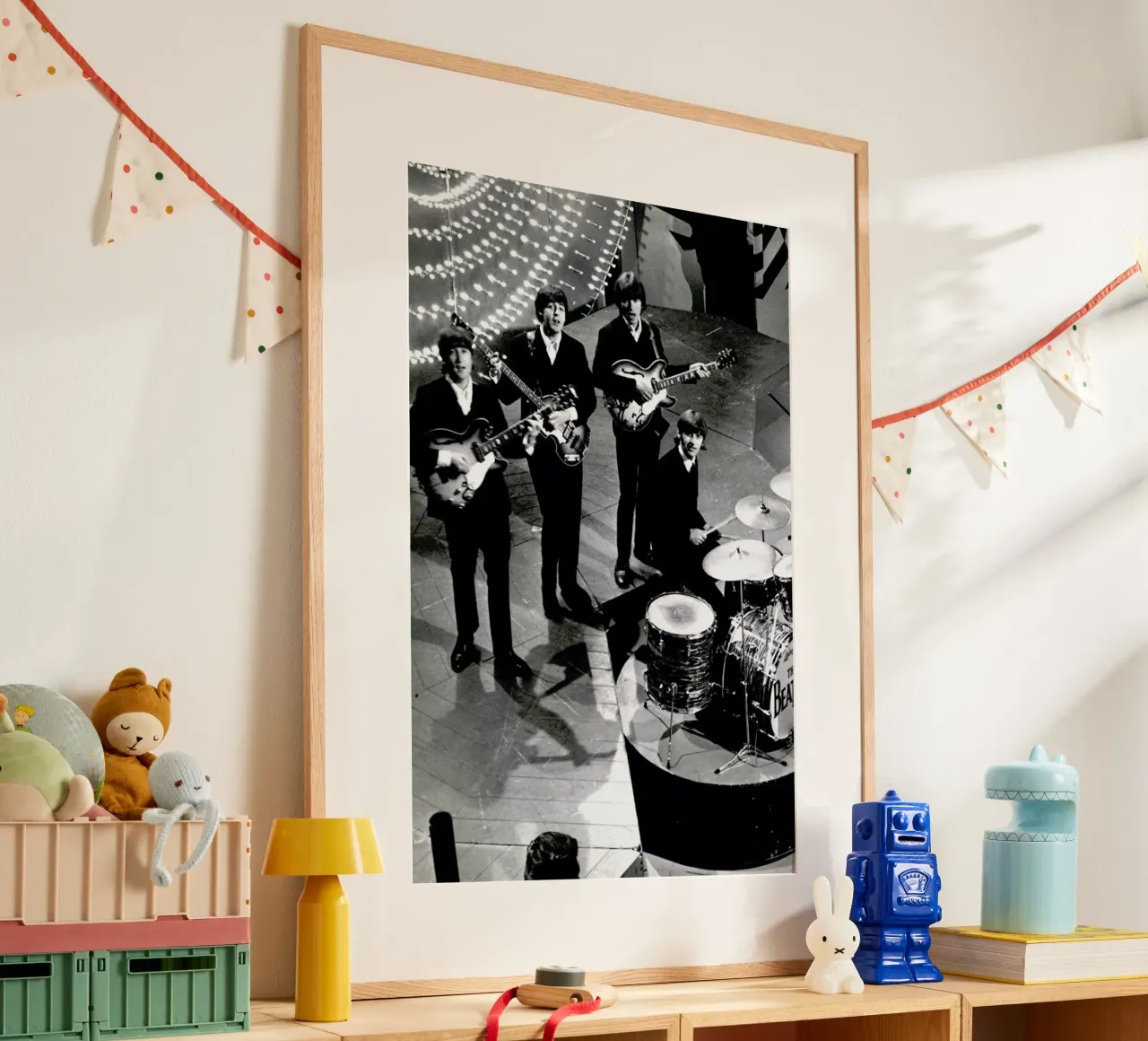 The Beatles, 1966 poster con telaio in plastica da Gallery Print and Art Limited