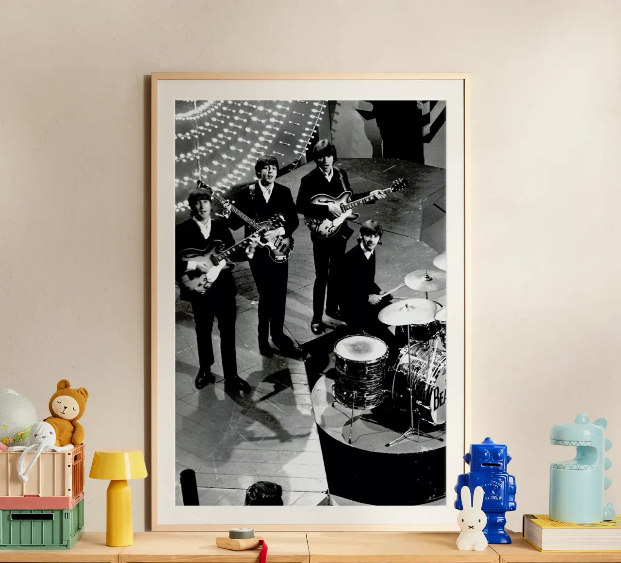 The Beatles, 1966 poster con telaio in plastica da Gallery Print and Art Limited