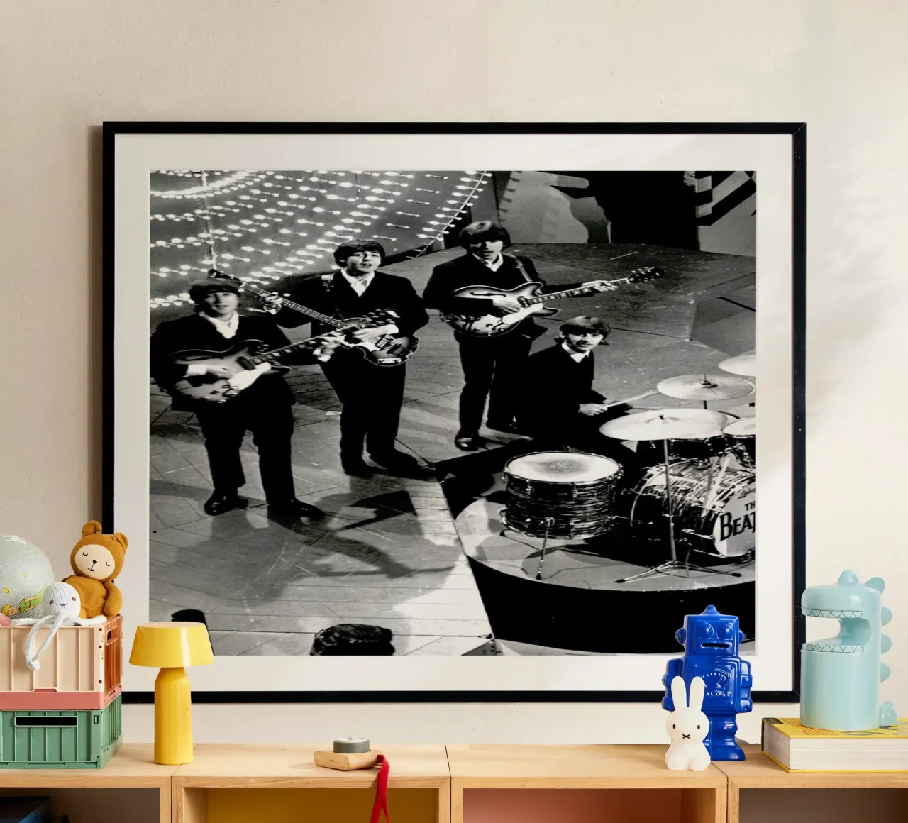 The Beatles, 1966 poster con telaio in plastica da Gallery Print and Art Limited